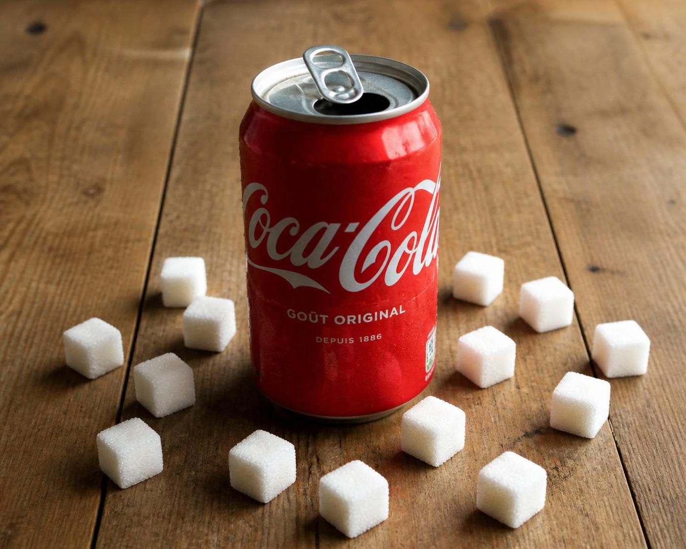 découvrez combien de sucre se cache réellement dans un coca-cola, le soda le plus populaire, et comprenez son impact sur votre apport calorique quotidien.