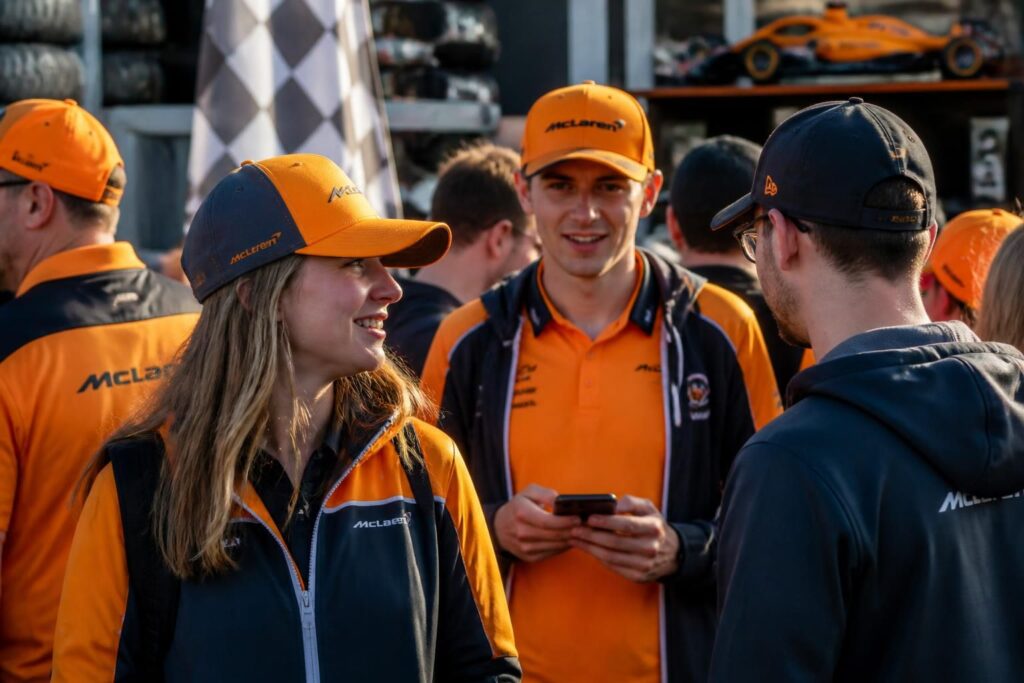 découvrez comment choisir la tenue officielle mclaren pour les fans de formule 1, alliant style et authenticité pour afficher votre passion sur et en dehors des circuits.