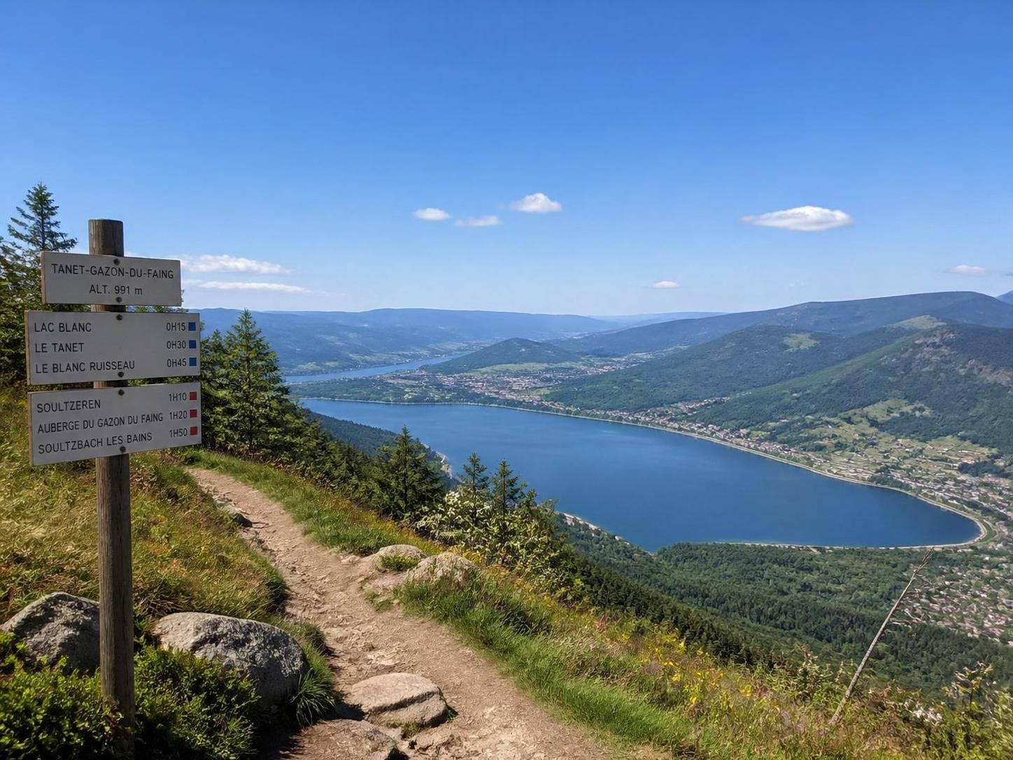 découvrez les plus beaux sentiers de randonnée en alsace offrant des panoramas spectaculaires. explorez paysages naturels et vues exceptionnelles pour une aventure inoubliable.
