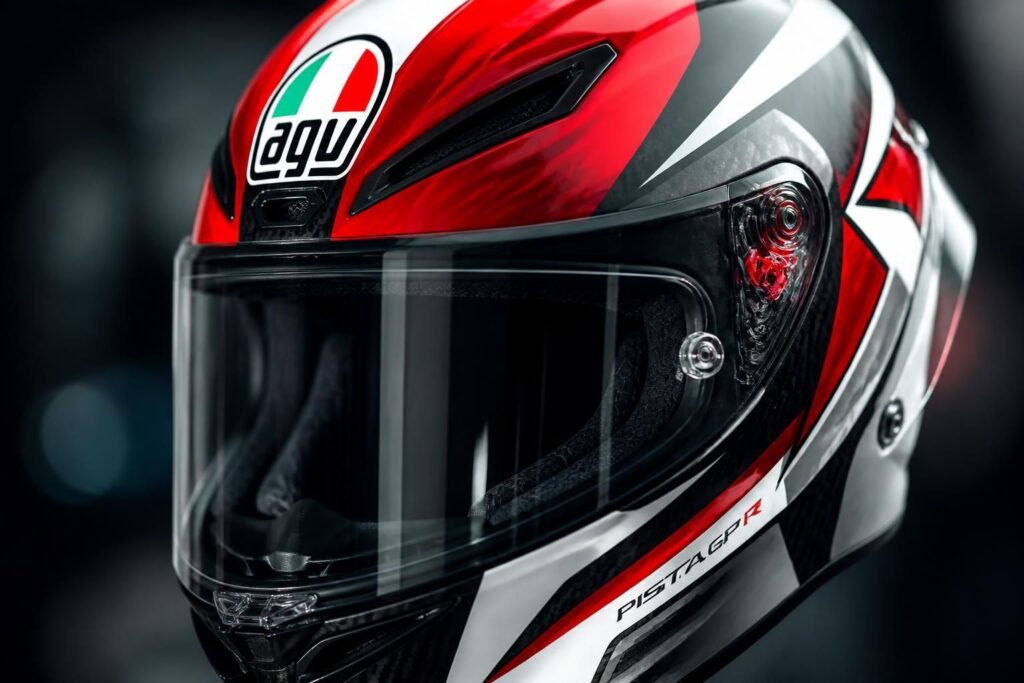 découvrez l'agv pista gp r, le casque moto ultime conçu pour les passionnés de vitesse, alliant performance, sécurité et design innovant pour une expérience de pilotage inégalée.