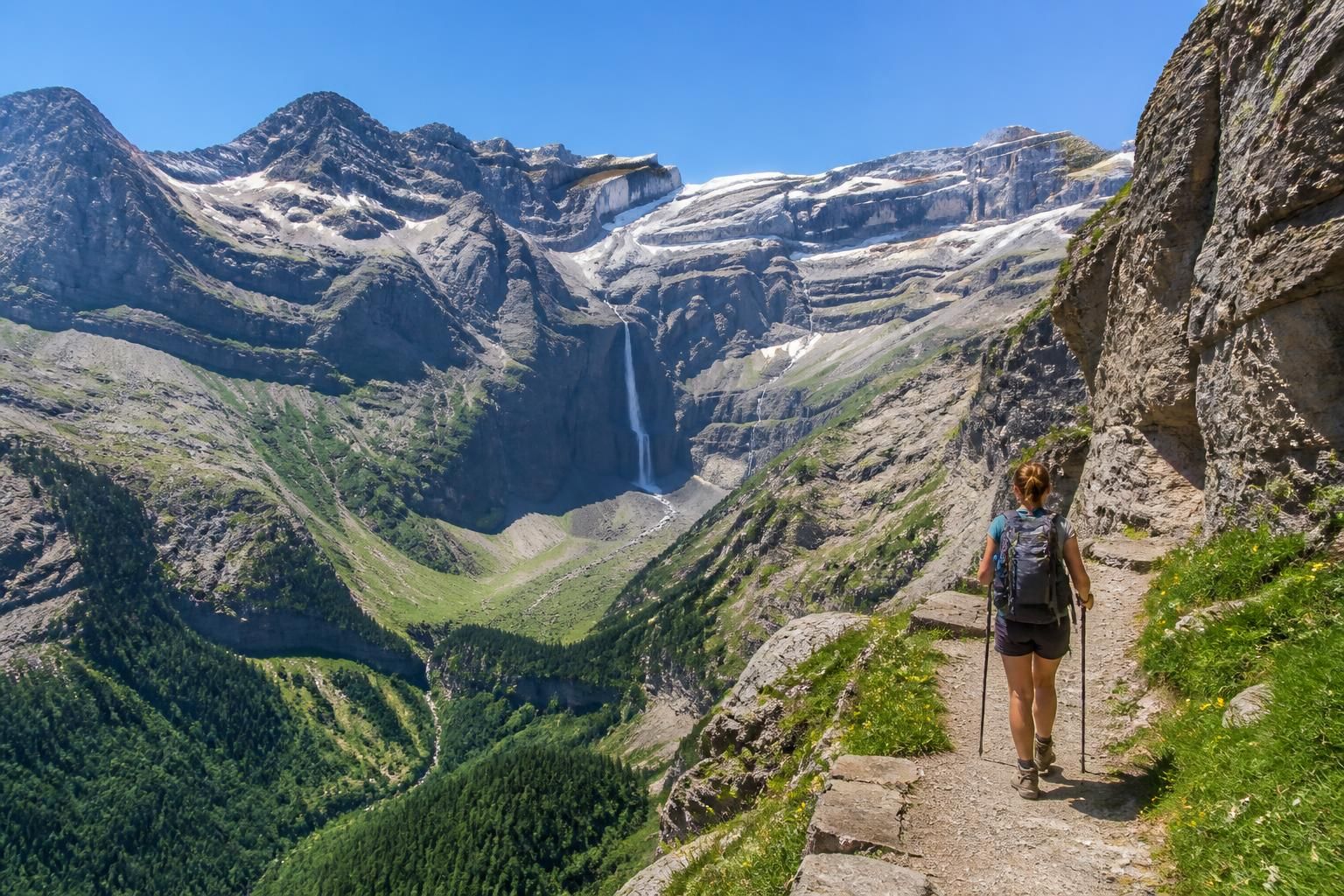découvrez le cirque de gavarnie, une merveille naturelle des pyrénées, et partez en randonnée pour admirer des panoramas à couper le souffle. conseils et itinéraires pour une expérience inoubliable.