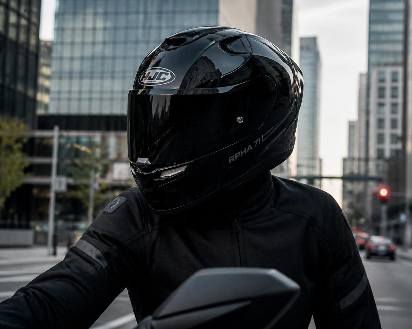 découvrez les casques hjc rpha, alliant sécurité optimale et légèreté, spécialement conçus pour les motards sportifs exigeants.