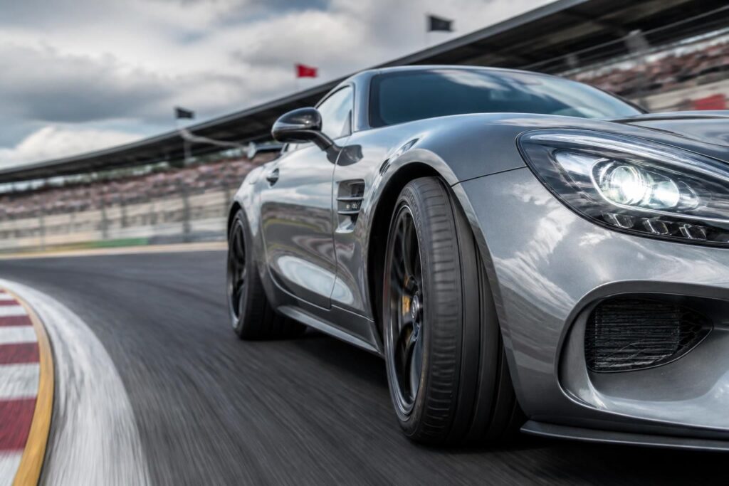 découvrez pourquoi les pneus michelin pilot sport sont plébiscités par les passionnés de sport automobile pour leur performance, adhérence et fiabilité exceptionnelles.