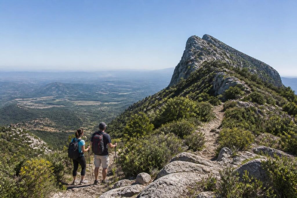 découvrez les meilleurs sentiers de randonnée au pic saint loup pour profiter d'une vue imprenable sur les paysages environnants. conseils et itinéraires incontournables pour randonneurs.