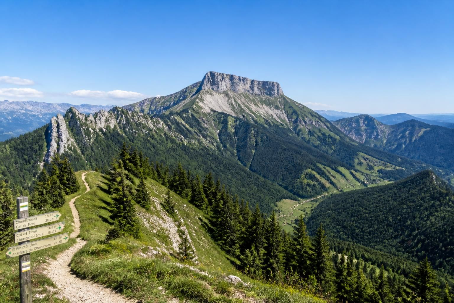 découvrez les meilleurs sentiers de randonnée en chartreuse pour une escapade inoubliable. conseils et itinéraires pour explorer cette magnifique région naturelle.