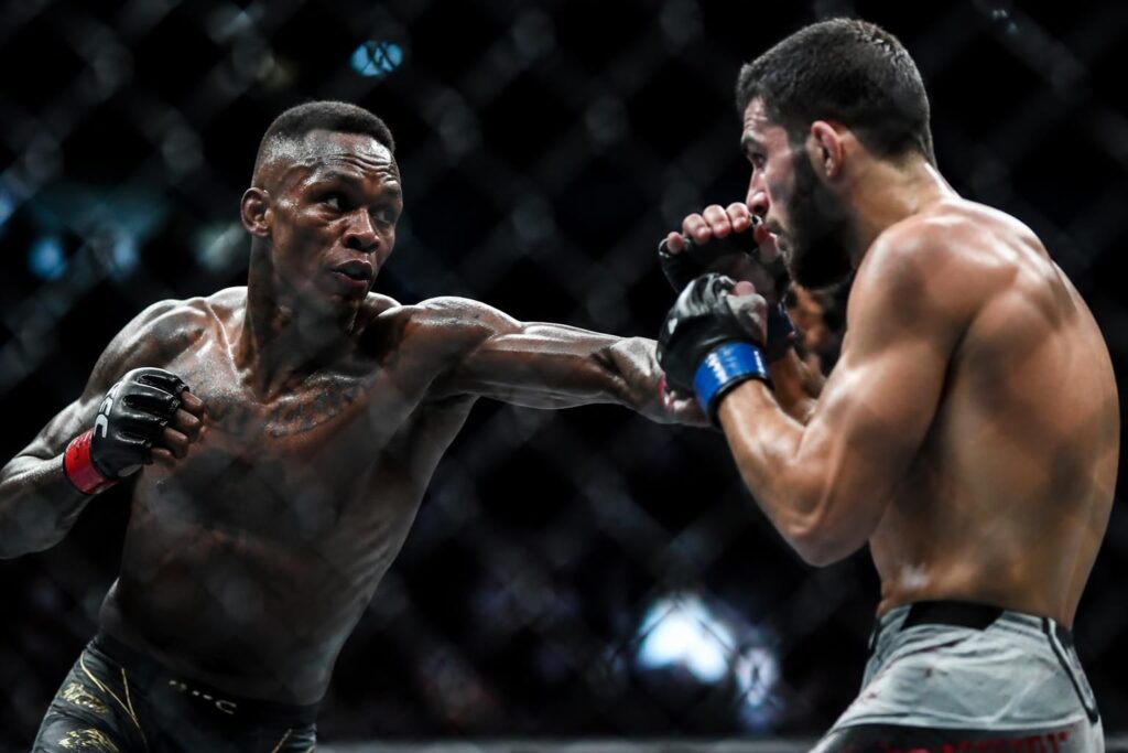 découvrez un aperçu complet du prochain combat de mma entre adesanya et imavov, avec des analyses, pronostics et les enjeux clés de ce duel très attendu.