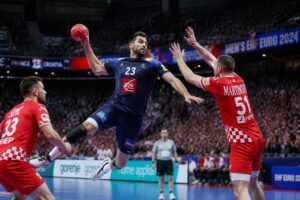 découvrez le résumé complet et les résultats détaillés du match de handball france contre croatie. analyse des moments clés et performances des équipes.