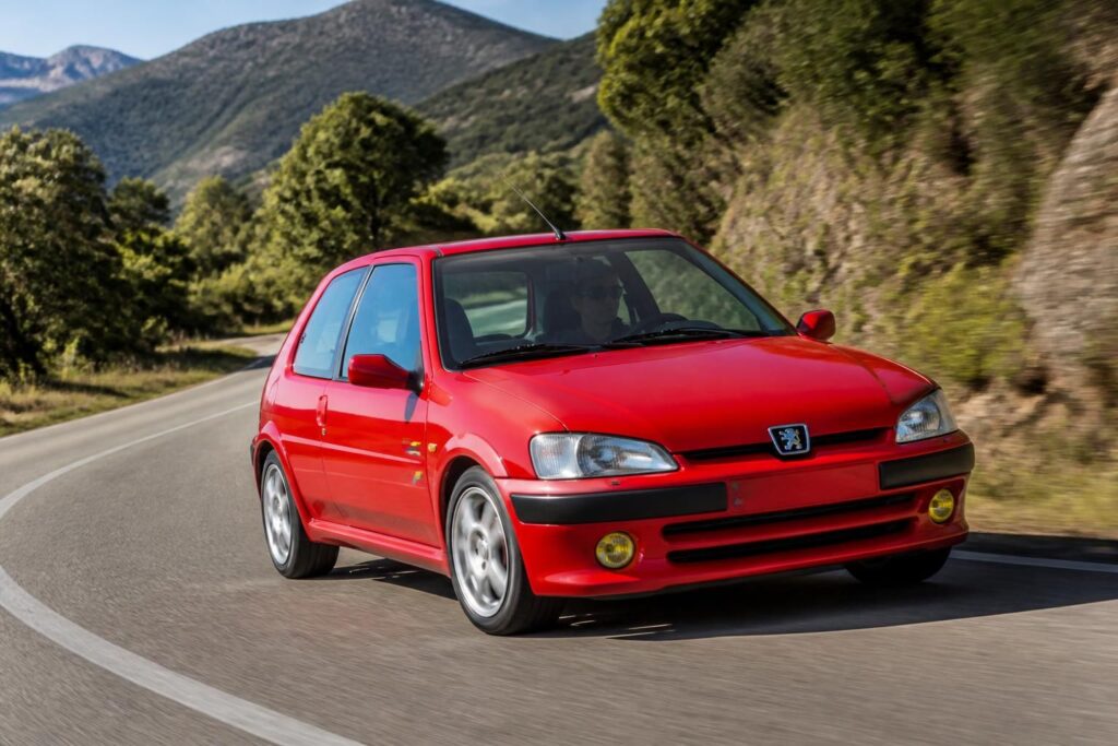 découvrez l'histoire et les performances emblématiques de la peugeot 106 rallye, une citadine sportive qui a marqué son époque par son agilité et son style unique.