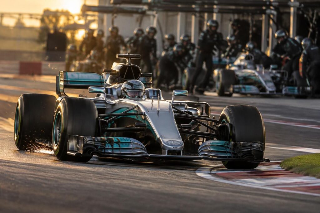 découvrez l’analyse de la saison 2017 de mercedes en f1 : performances de l’écurie, résultats de hamilton et bottas, et moments clés du championnat.